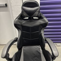 Gaming Chair PRICE IS NEGOTIABLE 