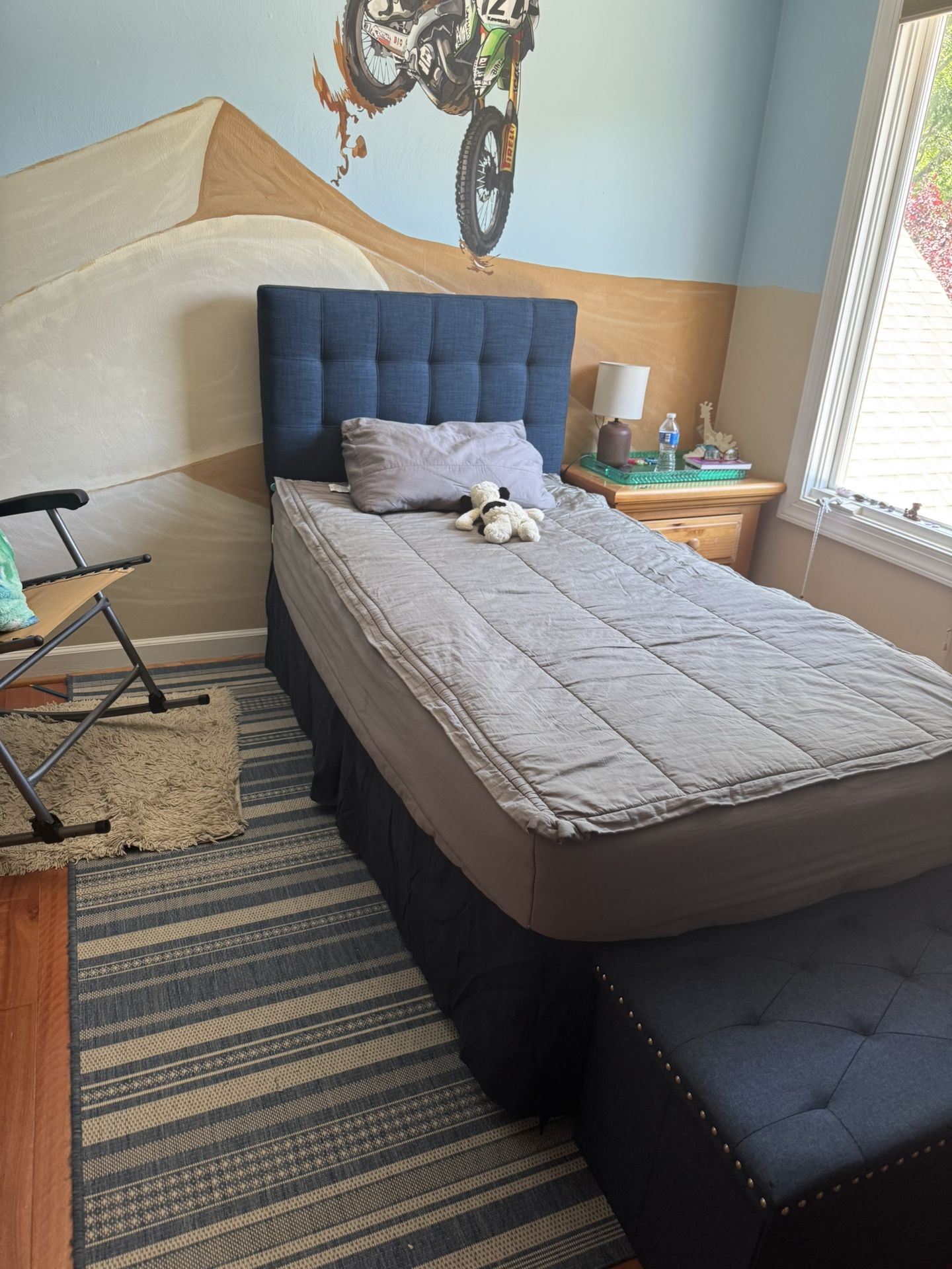 Sealy Twin Bed. Like New