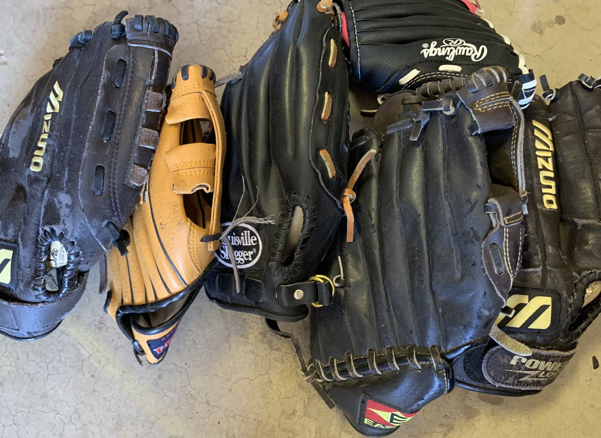 6 gloves baseball