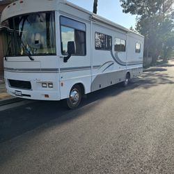 2004 Winnebago Sightseer