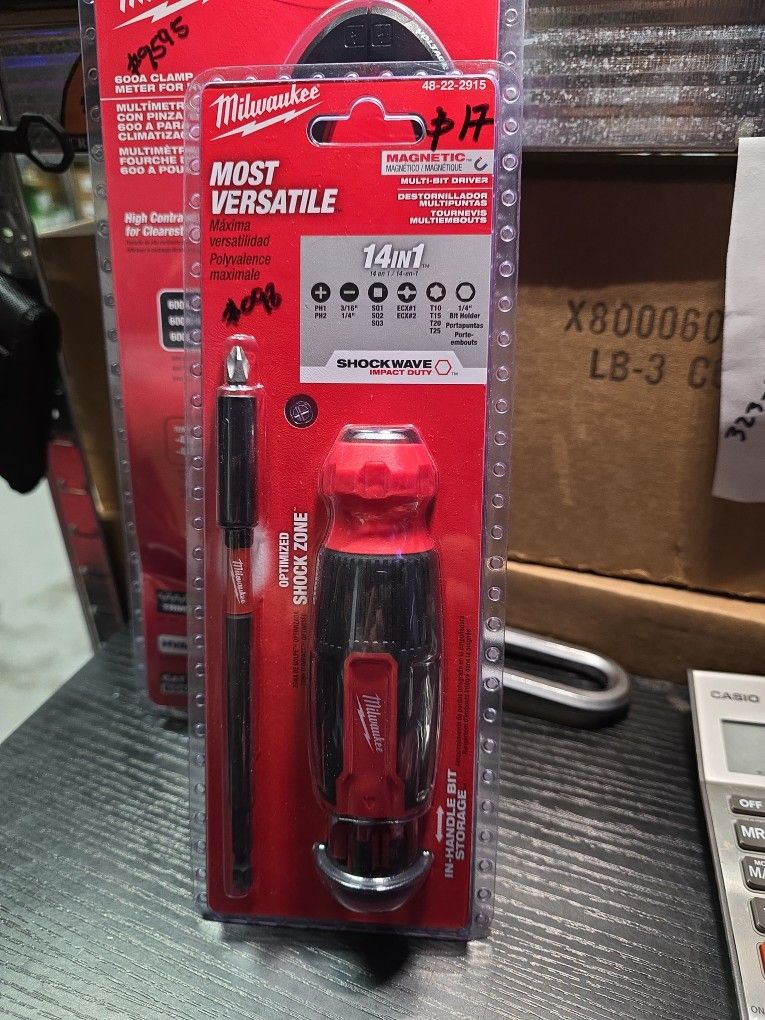 Milwaukee
14-in-1 Multi-Bit Screwdriver with SHOCKWAVE Impact Duty Bits
