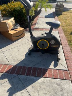 GOLD GYMS stationary bike
