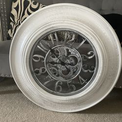 I don’t Beautiful large clock. 29” diameter. Works great. Smoke free home. 
