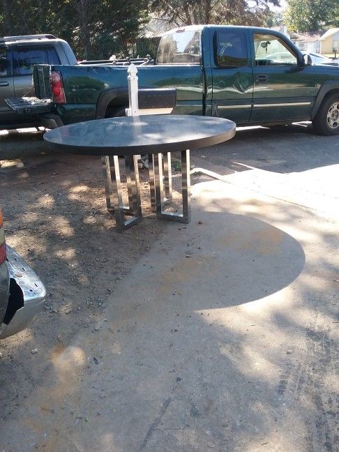 Table/ 4 Chairs
