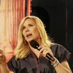 Leanne Morgan At TO Performing Art Center Tickets  8/3 at 7 PM