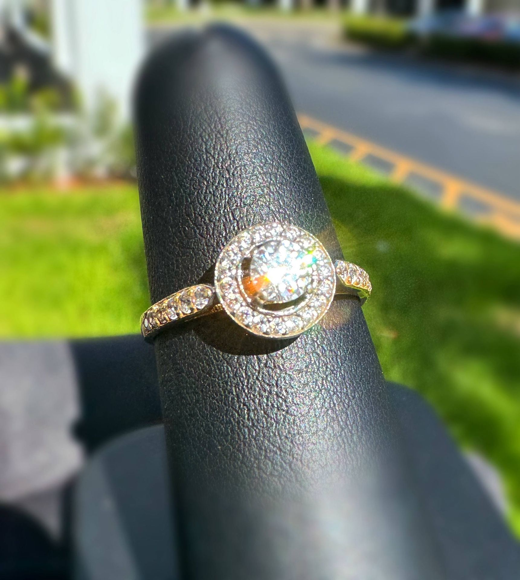 Jewelry 18k solid yellow gold  white CZ stone 1.00CTW central 0.50CT ring sz 7.00