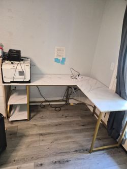 Reversible Corner Desk