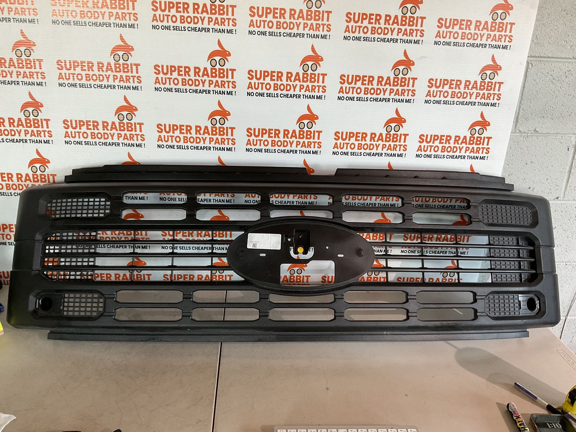 2023 Ford F250/350 Black Grille GOOD DEAL Original 2025
