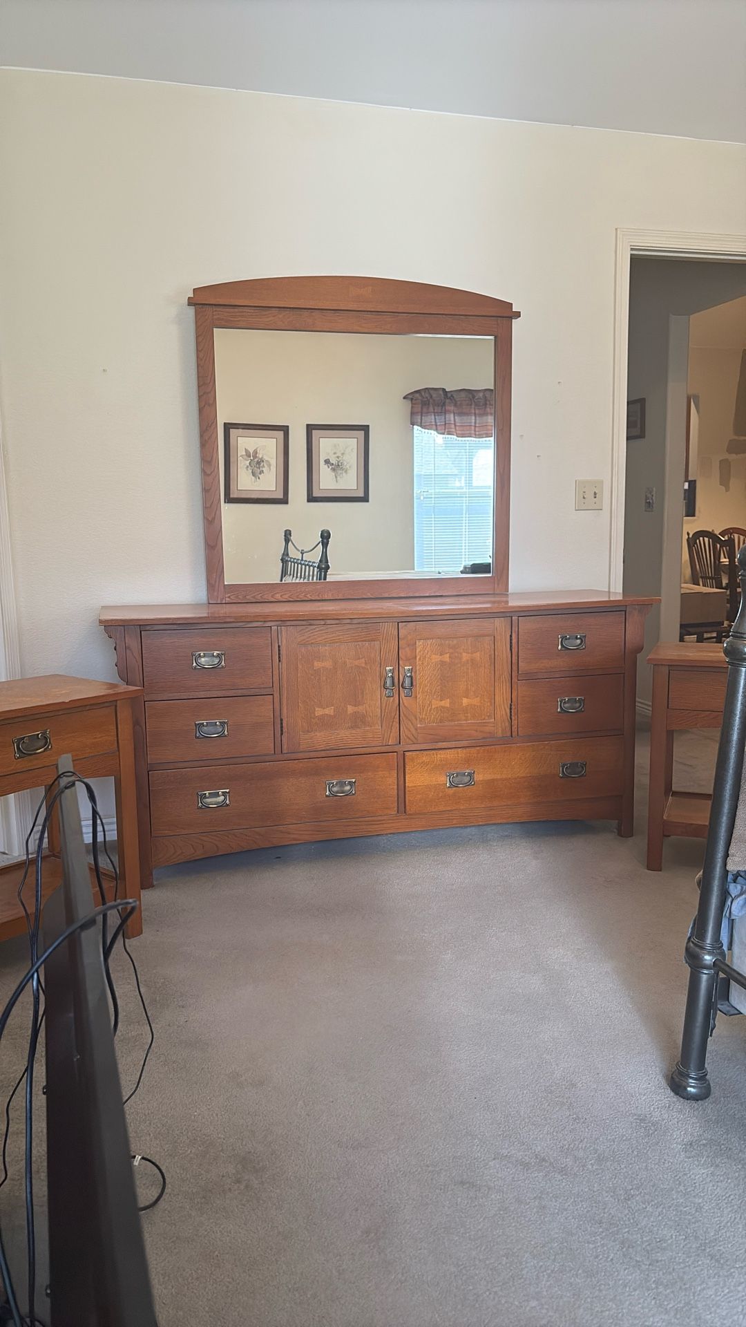 Mission-Style Solid Oak Bedroom Set – Dresser, Mirror & 2 Nightstands