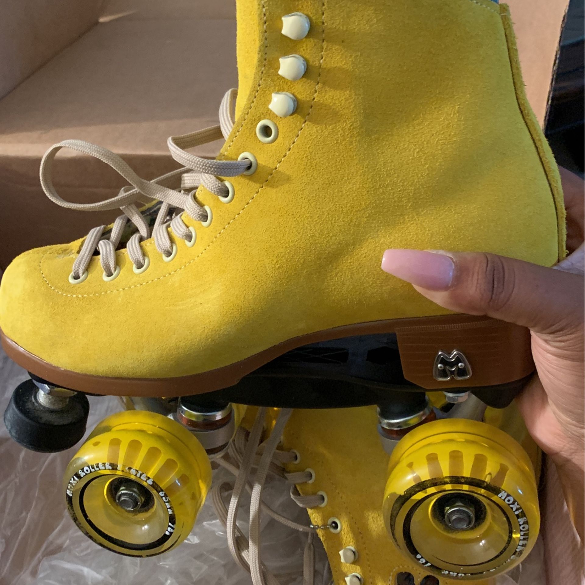 Moxi Skates, Yellow, Size 7