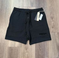 Black essential shorts
