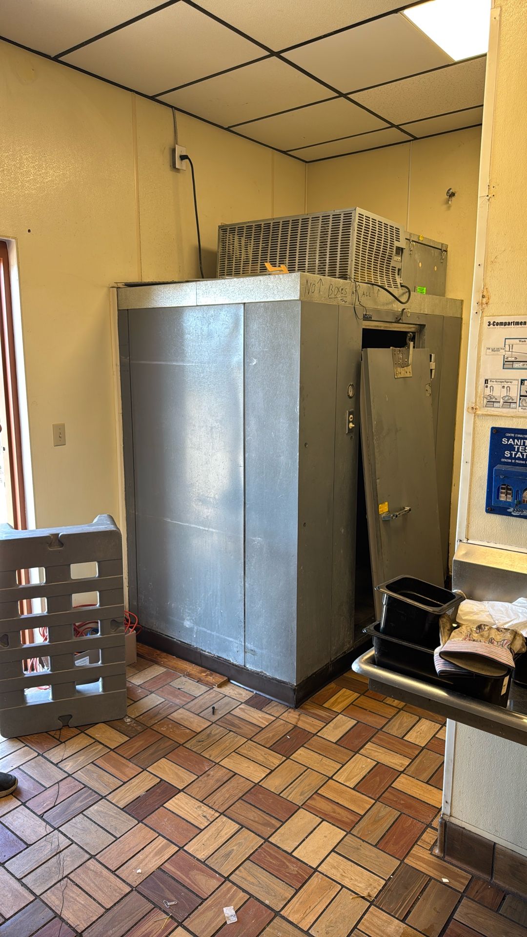 4 X 6 Walk-In Freezer In Running Condition