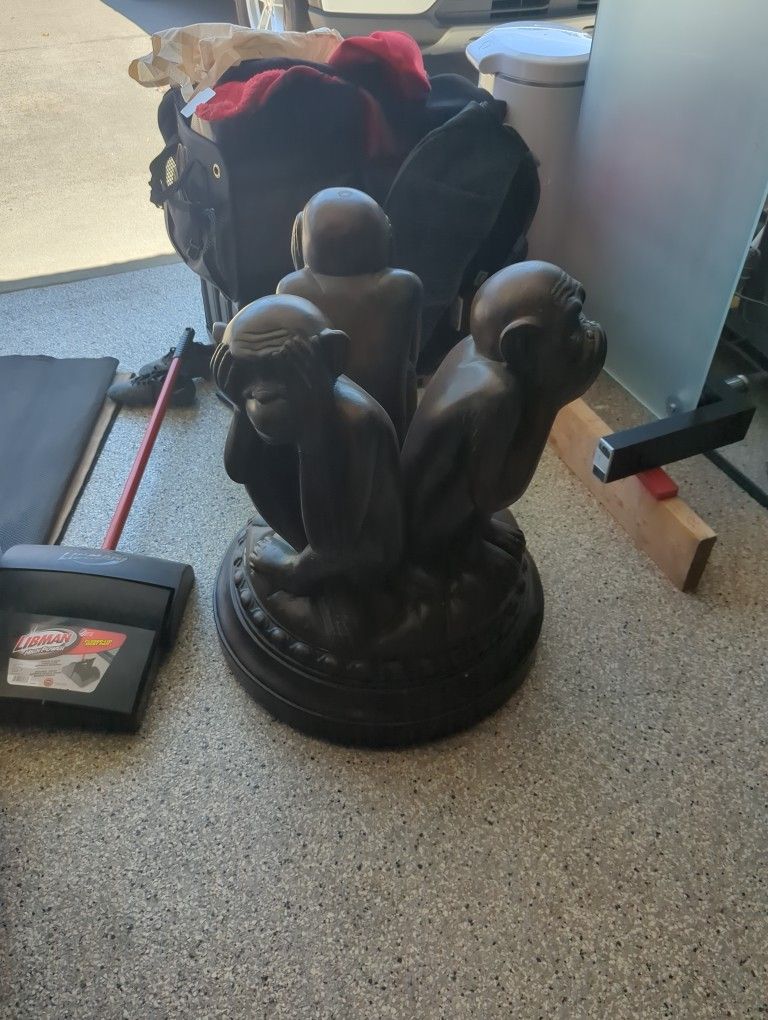 See/Hear/Speak No Evil Moneky Table
