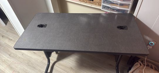 Desk table