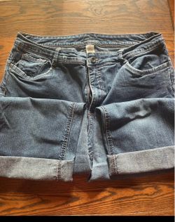 Women’s size 16 Sonoma capris