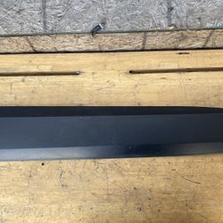 2018,2019,2020,2021,2022,2023,2024 Chevrolet Traverse Front Right Door Lower Molding