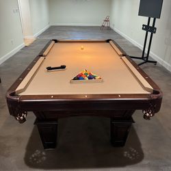 Solid Wood 8ft Pool Table + 2 Chairs + Cues (Great Condition!)