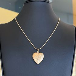 14k yellow gold heart medallion pendant