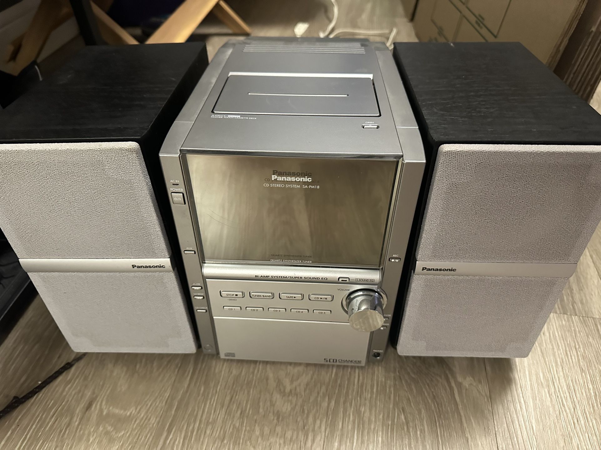 Mini Panasonic Stereo W/5 CD Changer