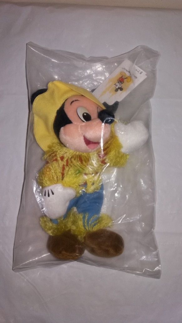 New Disney Scarecrow Mickey W/ tag Beanie Baby