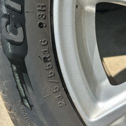 Two 100% new tires and two are worn. The rims are not broken, they have no scratches, they are new. Accept a reasonable offer