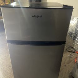 Mini Refrigerador Semi Nuevo $100