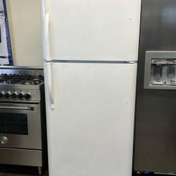 KENMORE TOP FREEZER REFRIGERATOR WITH ICE MAKER 