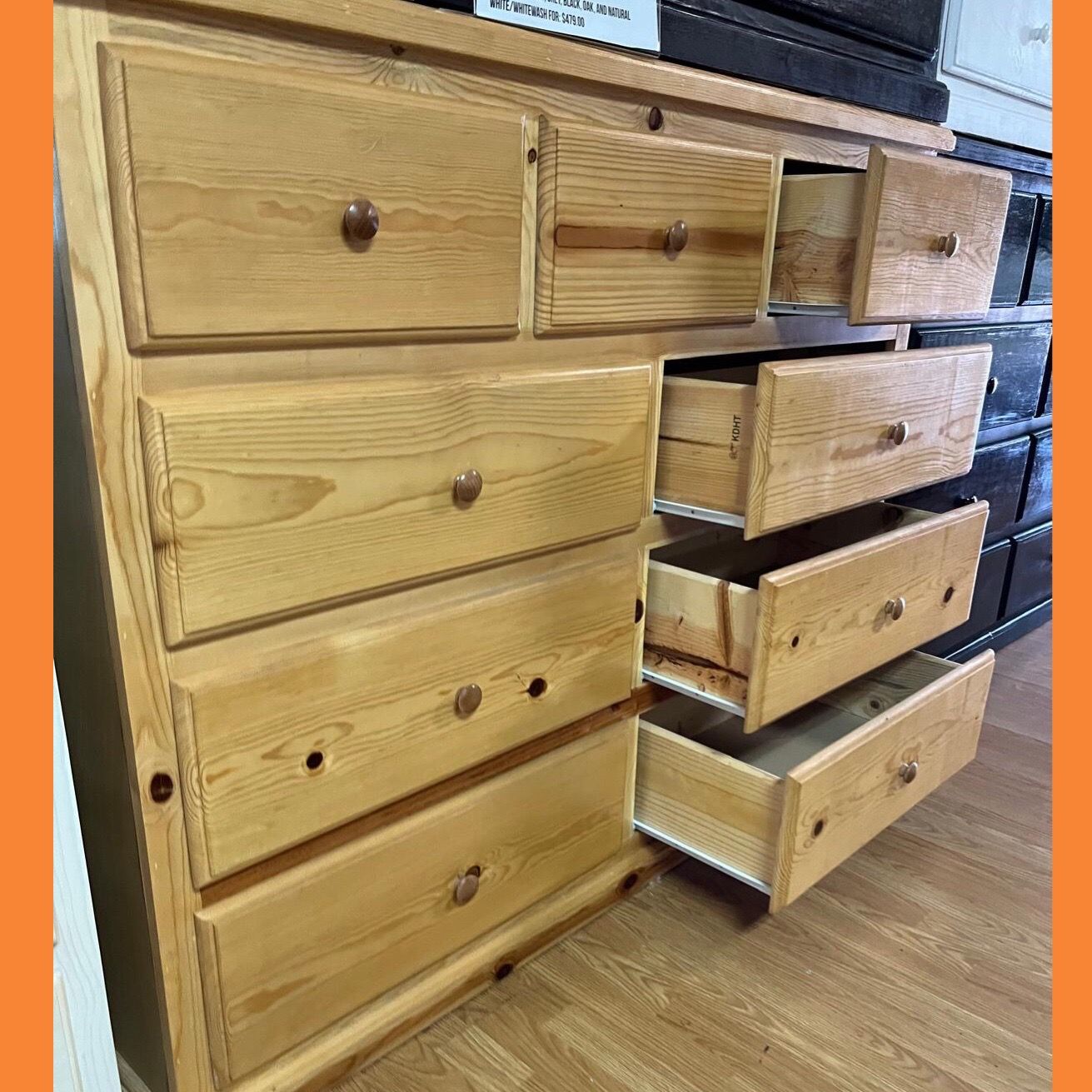 Dresser/ Nine drawers dresser