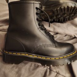 Dr. Martens (Practically NEW)