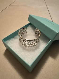 Tiffany & Co Paloma Olive Leaf Bangle Bracelet