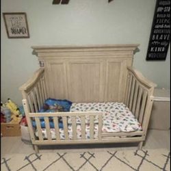 Oxford baby 4 in 1 convertible crib + changing table topper + toddler mattress