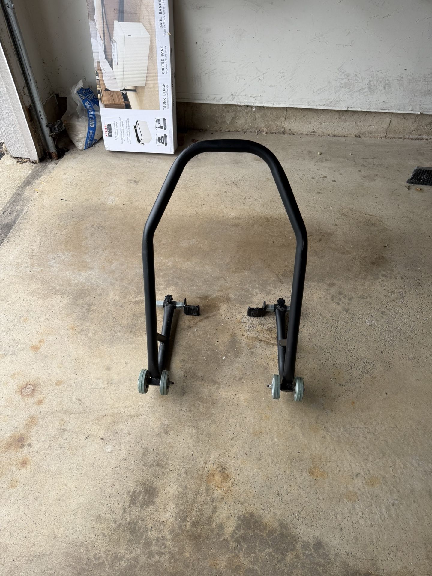 Haul-Master Rear Lift and Stand