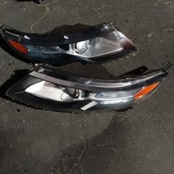 2011-2015 Chevrolet Volt Headlights With Light Bulbs And Accessories Oem. 