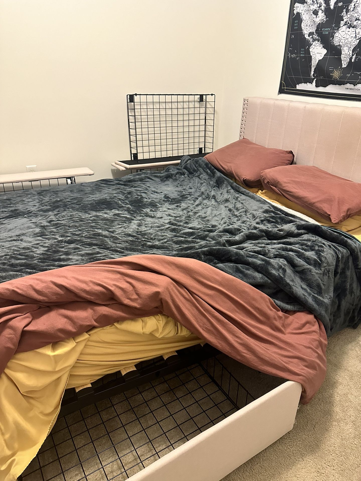 📣 QUEEN Bed + Frame w/ Bed Frame Needed Gone By 7.13💤🛏️