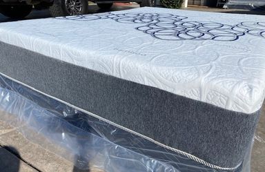 Full Bamboo Hybrid Cool Gel Memory Foam Mattress!!