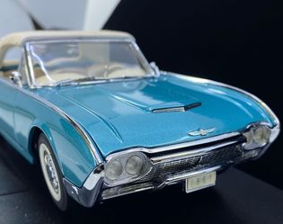 Danbury Mint 1961 Ford Thunderbird 1/24 Scale Car Convertible Model