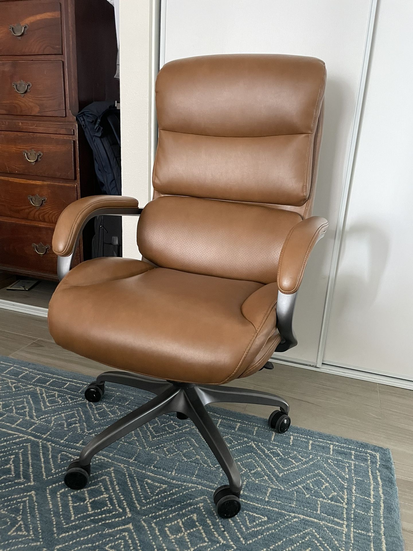 La-Z-Boy Aberdeen Ergonomic Bonded Leather Swivel Computer and Desk Chair, Camel (51545-CAM)