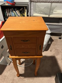 Jewelry Dresser