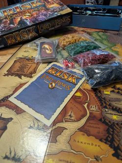(BR/G) Parker Brothers Risk: The Lord of the Rings Trilogy Edition Board Game (see all photos)