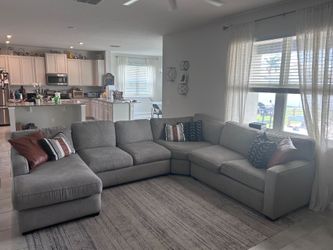 Large 4 Piece Sectional!! Priced to Sell!!