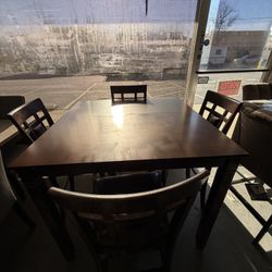  Beautiful Ashley Dining Set – Modern, Sturdy & Stylish