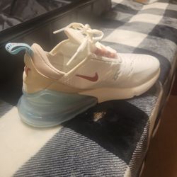 Nike 270