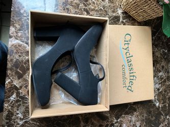 Black heels Size 7