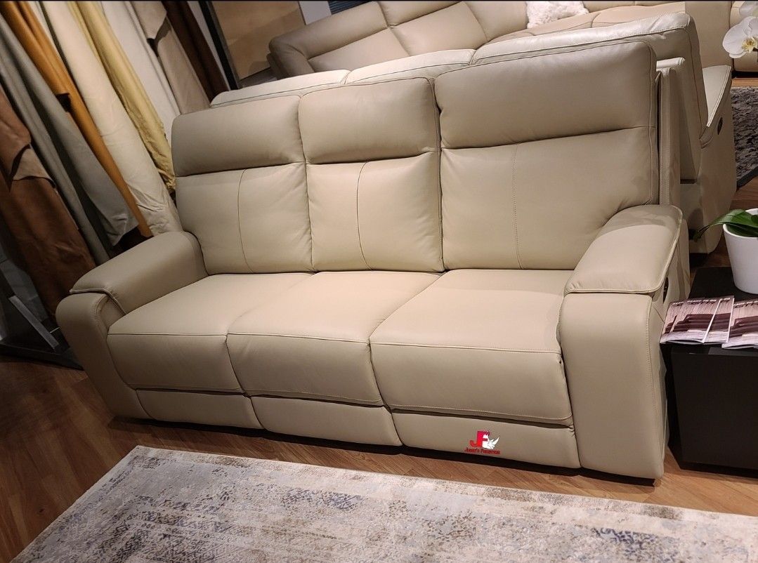 Top Grain Leather Dual Power Recliner 😍/ Take it home with only$39down/ Hablamos Español Y Ofrecemos Financiamiento 🙋🏻♂️