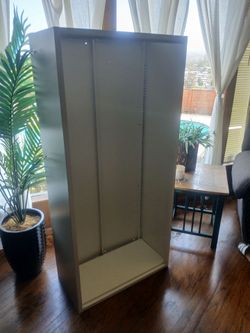 Free metal cabinet
