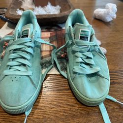 Puma Diamond light green shoes 10.5 US
