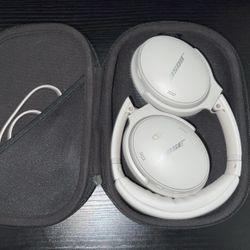 Bose QC35 Noise-Cancelling Headphones