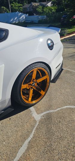5x114.3 20in staggered with brand new tires looking gor trades and cash