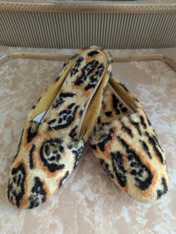 Dead stock VTG Faux fur Cheetah design house slippers 10" size 7-7.5"