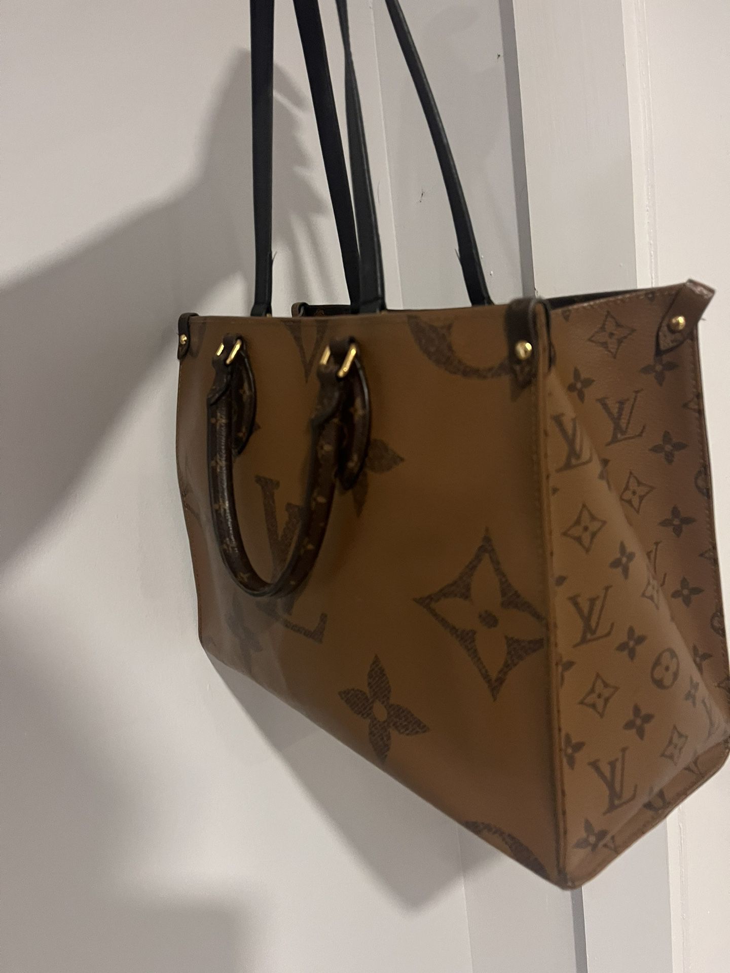 Louis Vuitton Hand Bag Box Included 